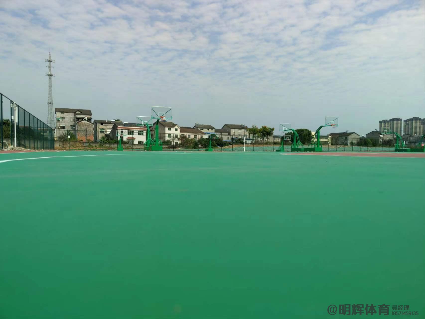 林周硬地丙烯酸球场的优缺点